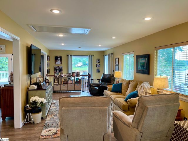 155 Lakeview Drive, Inman, SC 29349