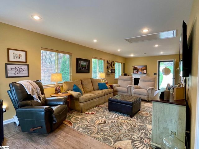 155 Lakeview Drive, Inman, SC 29349