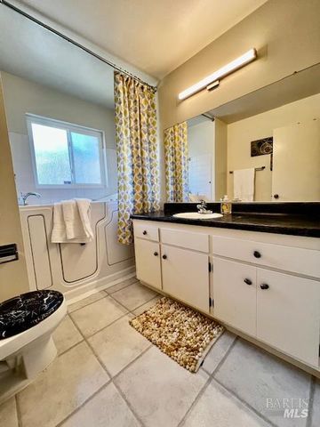 638 E Fleming Ave E, Vallejo, CA 94591