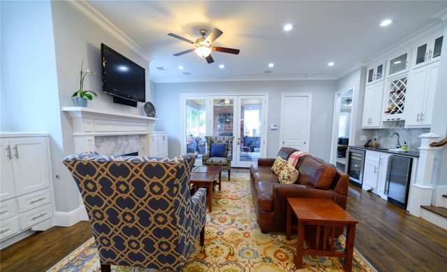 6030 Belmont Avenue, Dallas, TX 75206