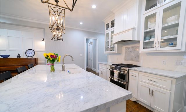 6030 Belmont Avenue, Dallas, TX 75206