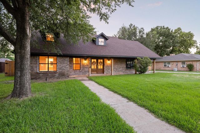 2214 Rex Cruse Drive, Sherman, TX 75092