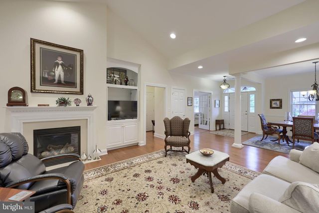 865 MEADOW CT, York, PA 17402