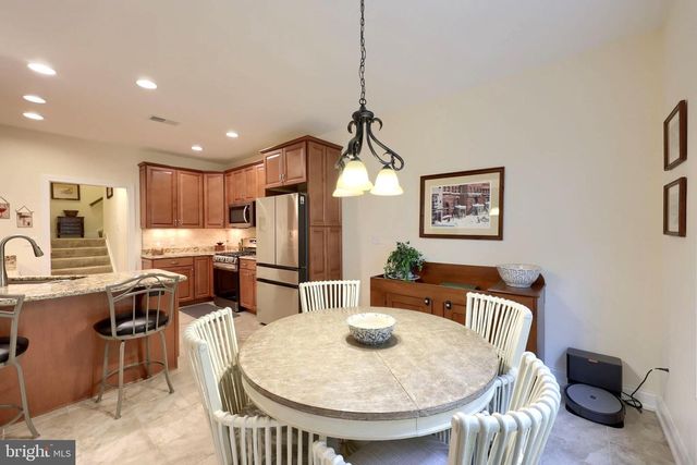 865 MEADOW CT, York, PA 17402