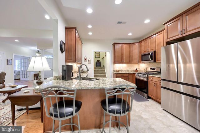865 MEADOW CT, York, PA 17402