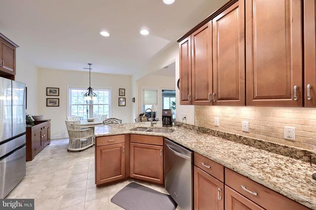 865 MEADOW CT, York, PA 17402