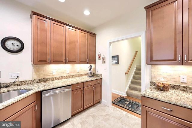 865 MEADOW CT, York, PA 17402