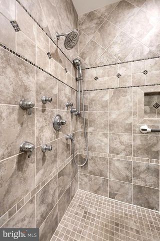 865 MEADOW CT, York, PA 17402