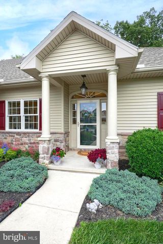 865 MEADOW CT, York, PA 17402