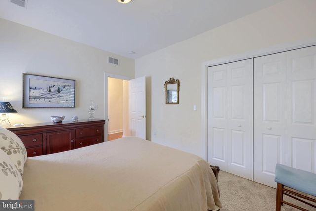 865 MEADOW CT, York, PA 17402