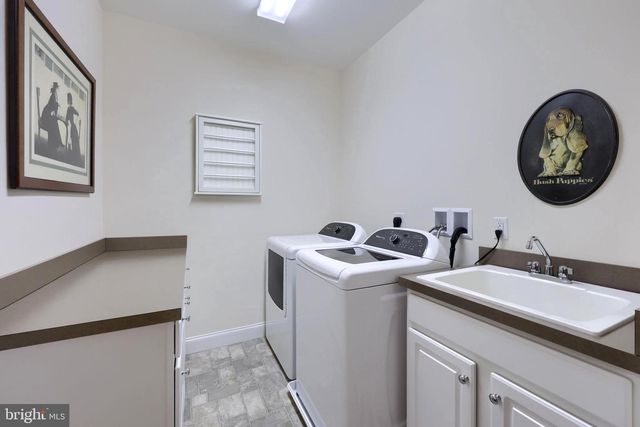 865 MEADOW CT, York, PA 17402