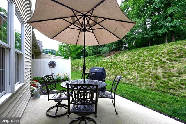 865 MEADOW CT, York, PA 17402