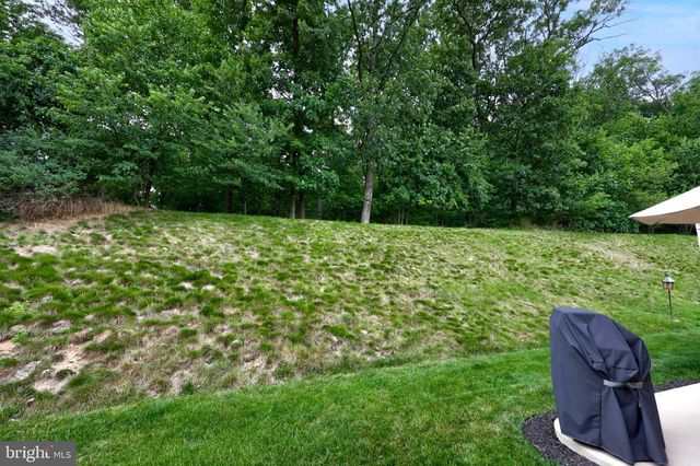 865 MEADOW CT, York, PA 17402