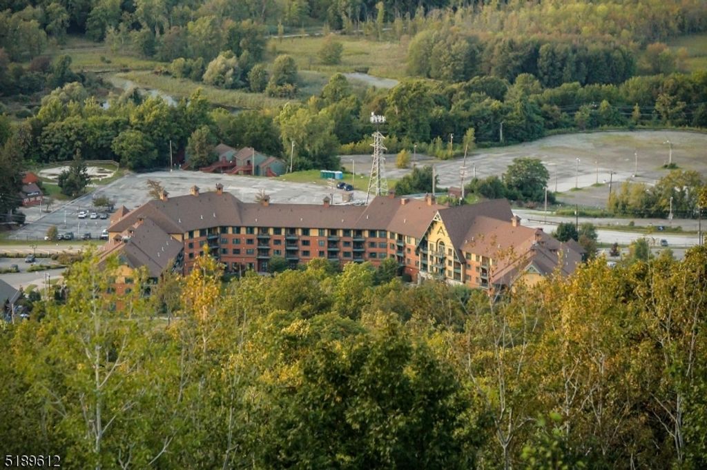 Image 2 of property listing at 200 State Rt 94 Unit 335 335, Vernon Twp., NJ 07462