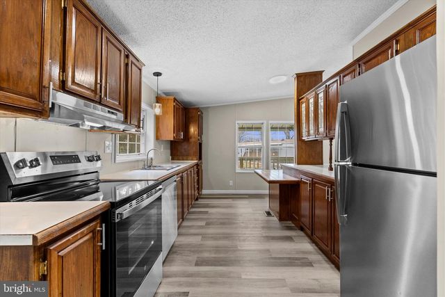 77 DAISY LN, Dover, PA 17315