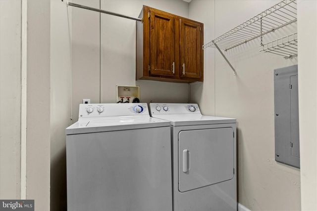 77 DAISY LN, Dover, PA 17315