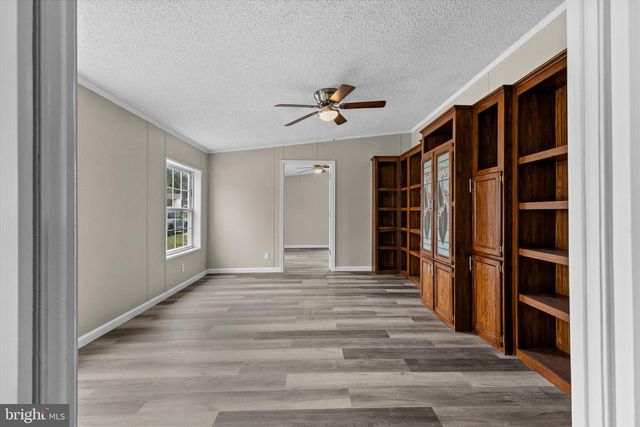 77 DAISY LN, Dover, PA 17315