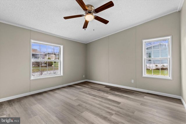 77 DAISY LN, Dover, PA 17315