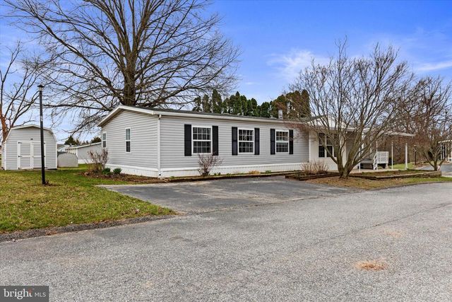 77 DAISY LN, Dover, PA 17315