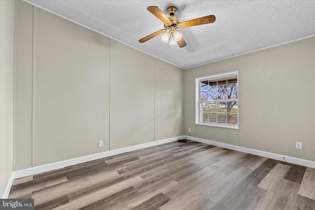 77 DAISY LN, Dover, PA 17315