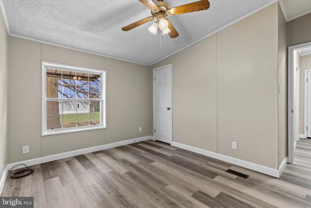 77 DAISY LN, Dover, PA 17315