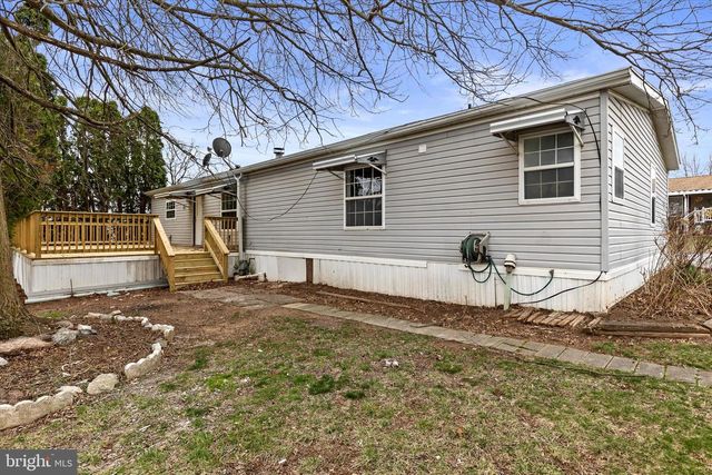 77 DAISY LN, Dover, PA 17315