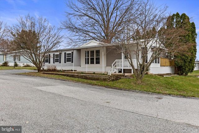 77 DAISY LN, Dover, PA 17315