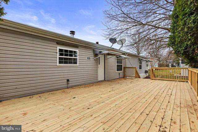 77 DAISY LN, Dover, PA 17315