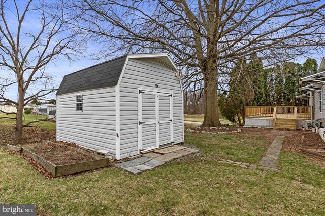 77 DAISY LN, Dover, PA 17315