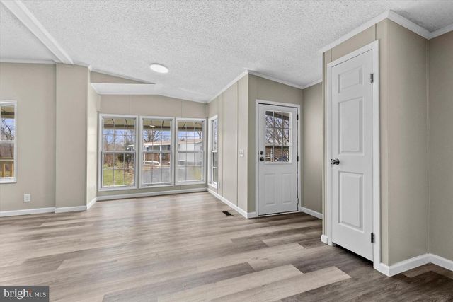 77 DAISY LN, Dover, PA 17315