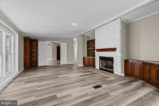 77 DAISY LN, Dover, PA 17315