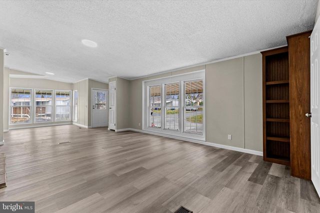 77 DAISY LN, Dover, PA 17315