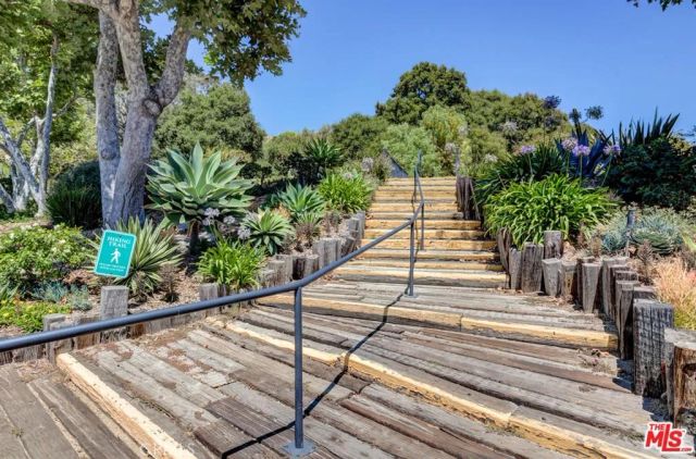 17368 W Sunset 203A, Pacific Palisades, CA 90272