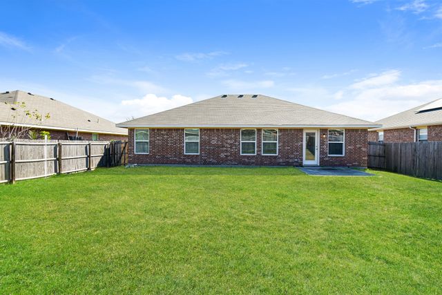 1821 Ridgecrest Drive, Terrell, TX 75160