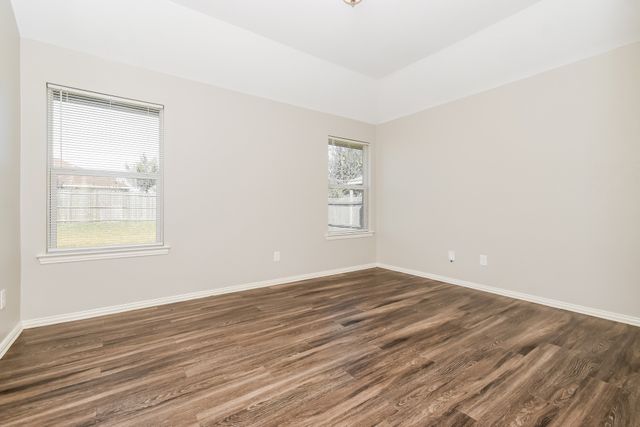 1821 Ridgecrest Drive, Terrell, TX 75160