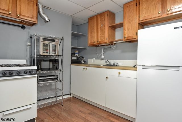 70 Newark Ave, Paterson City, NJ 07503
