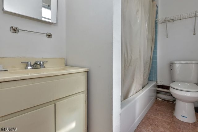 70 Newark Ave, Paterson City, NJ 07503