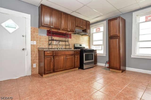 70 Newark Ave, Paterson City, NJ 07503