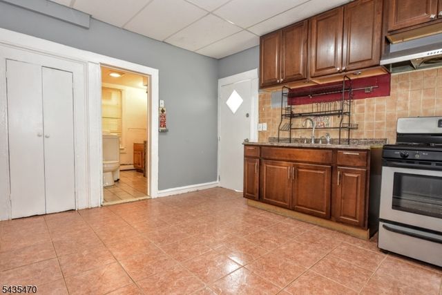70 Newark Ave, Paterson City, NJ 07503