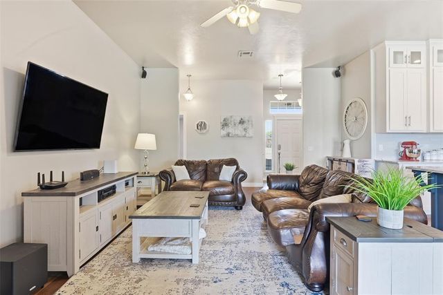 6933 Springer Run, Edmond, OK 73012