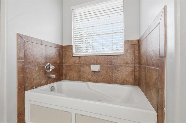 6933 Springer Run, Edmond, OK 73012