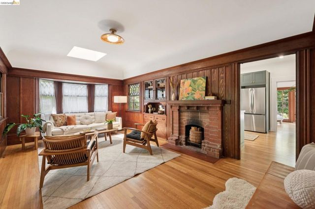 2121 Carleton St, Berkeley, CA 94704