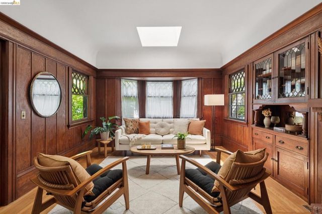 2121 Carleton St, Berkeley, CA 94704