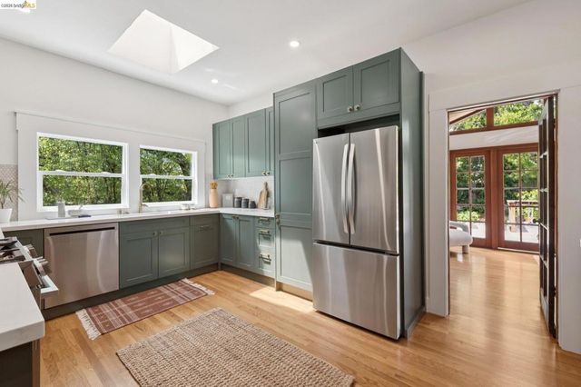 2121 Carleton St, Berkeley, CA 94704