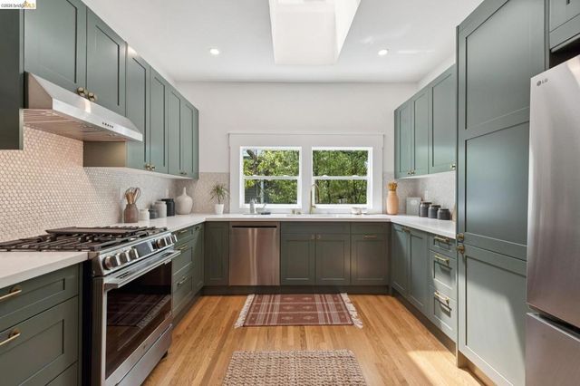 2121 Carleton St, Berkeley, CA 94704