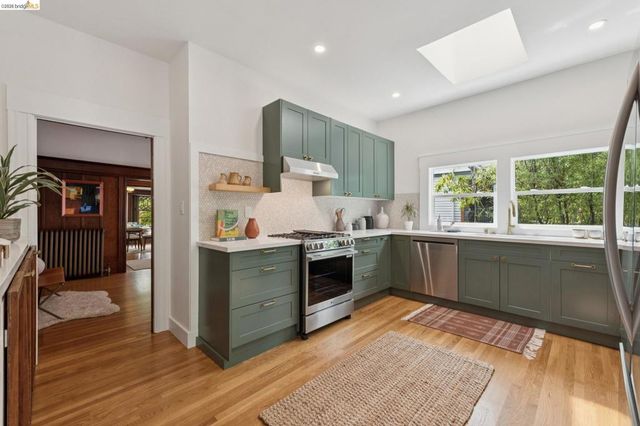 2121 Carleton St, Berkeley, CA 94704