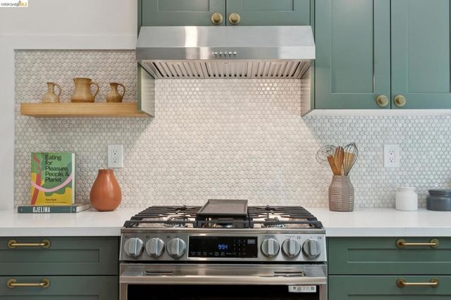 2121 Carleton St, Berkeley, CA 94704