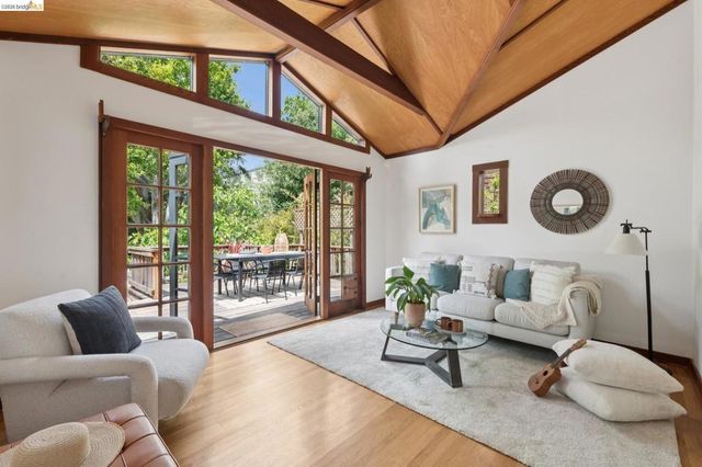 2121 Carleton St, Berkeley, CA 94704