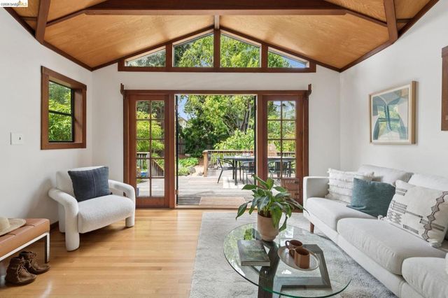 2121 Carleton St, Berkeley, CA 94704