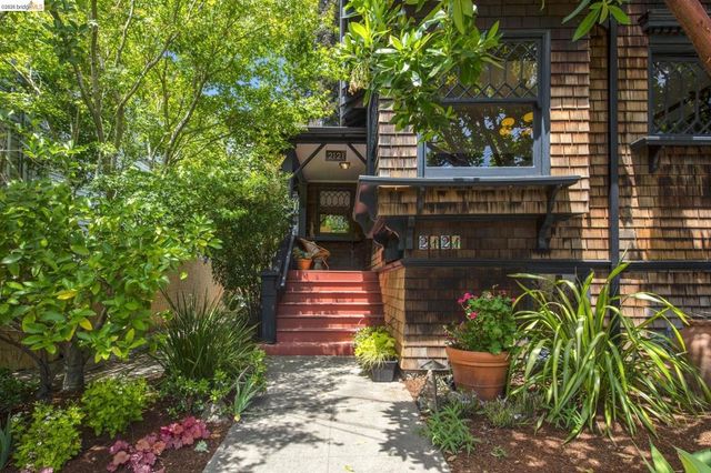 2121 Carleton St, Berkeley, CA 94704